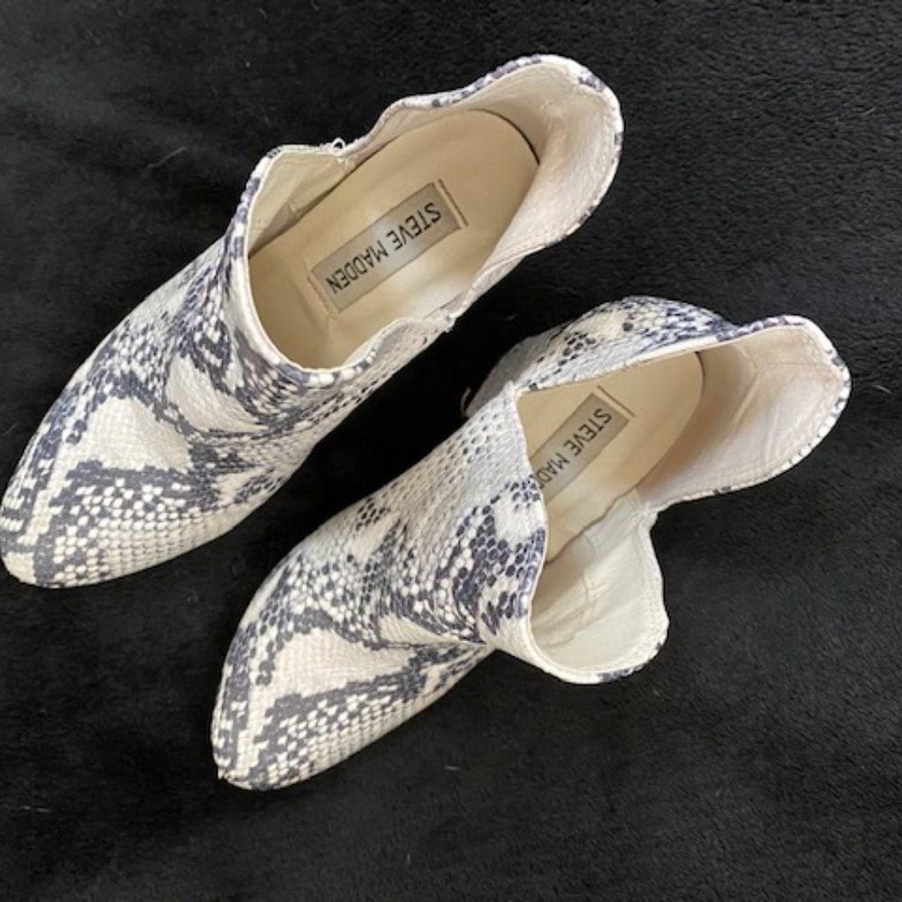 SnakeSkin Steve Madden Booties - Picture 2 of 2